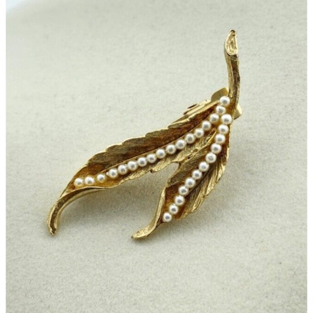 VTG AJC Gold Tone Clip On Pin Brooch Double Leaves Faux‎ Pearl Accents 2.5"